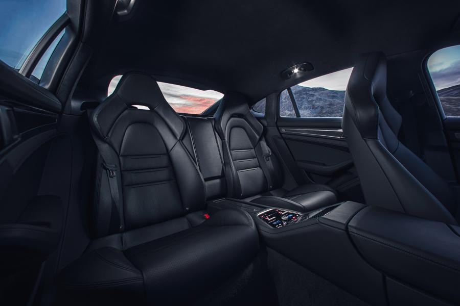 Интерьер Porsche Panamera 4S 2016 года  (UK) (фото 27 из 28)